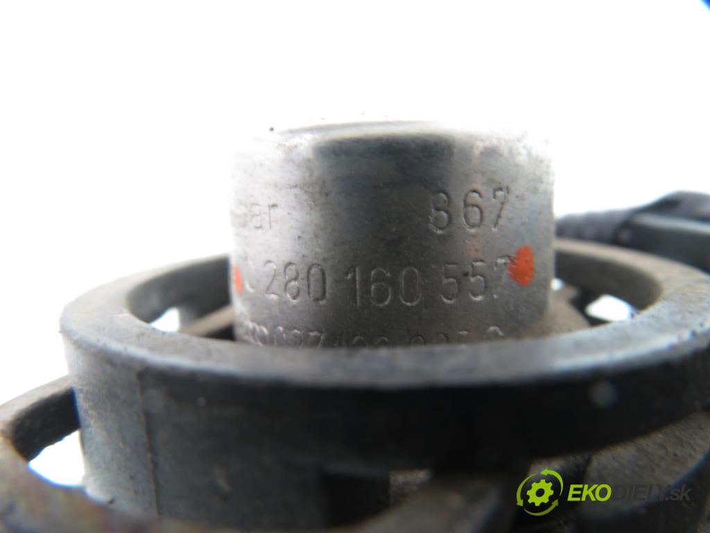 VW BORA (1J2) SEDAN 2001 85,00 2 - AZJ 1984,00 Lišta vstrekovacia 037133317N ; 0280160557 ; 06A906031C (Vstrekovacie lišty)