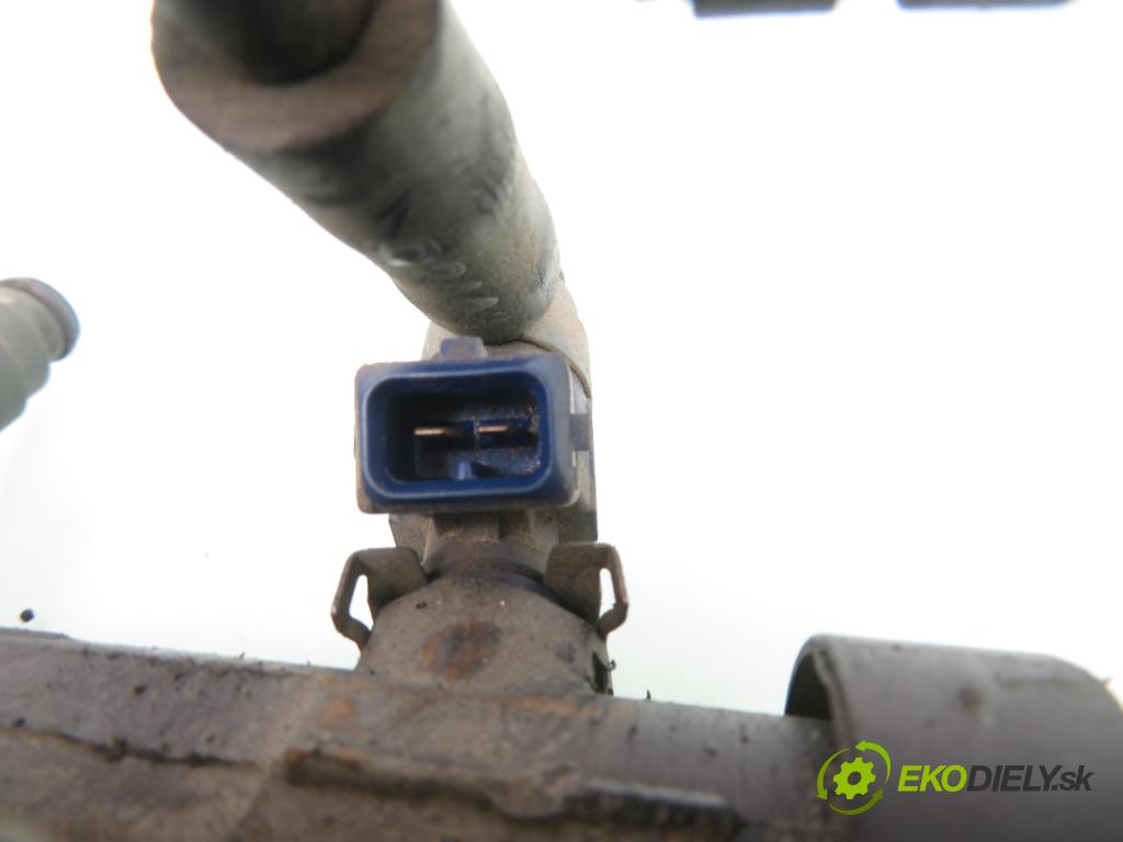 VW BORA (1J2) SEDAN 2001 85,00 2 - AZJ 1984,00 Lišta vstrekovacia 037133317N ; 0280160557 ; 06A906031C (Vstrekovacie lišty)