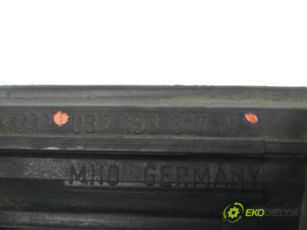 VW BORA (1J2) SEDAN 2001 85,00 2 - AZJ 1984,00 Lišta vstrekovacia 037133317N ; 0280160557 ; 06A906031C (Vstrekovacie lišty)