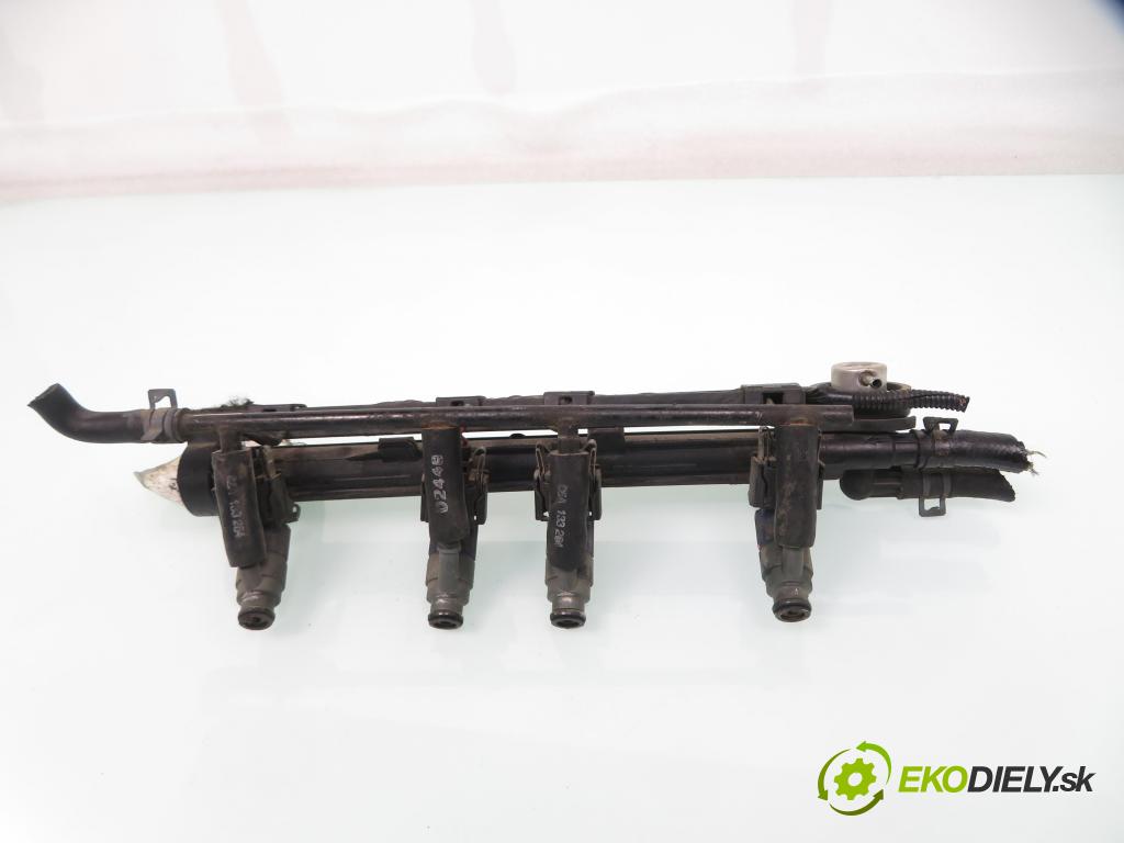 VW BORA (1J2) SEDAN 2001 85,00 2 - AZJ 1984,00 Lišta vstrekovacia 037133317N ; 0280160557 ; 06A906031C (Vstrekovacie lišty)