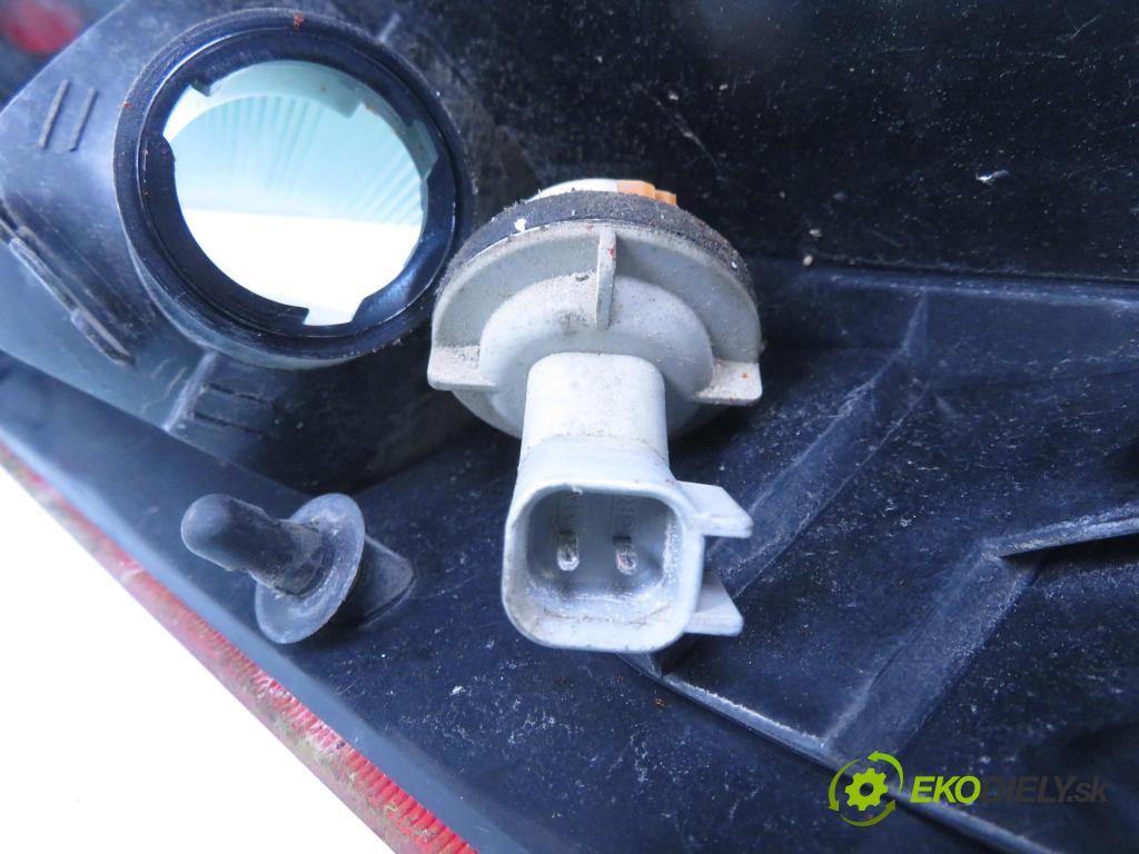 FORD FOCUS II (DA_, HCP) HB 2005 80,00 1.6 TDCi 109 - G8DA 1560,00 Svetlo ľavé zadné 4M5113405A