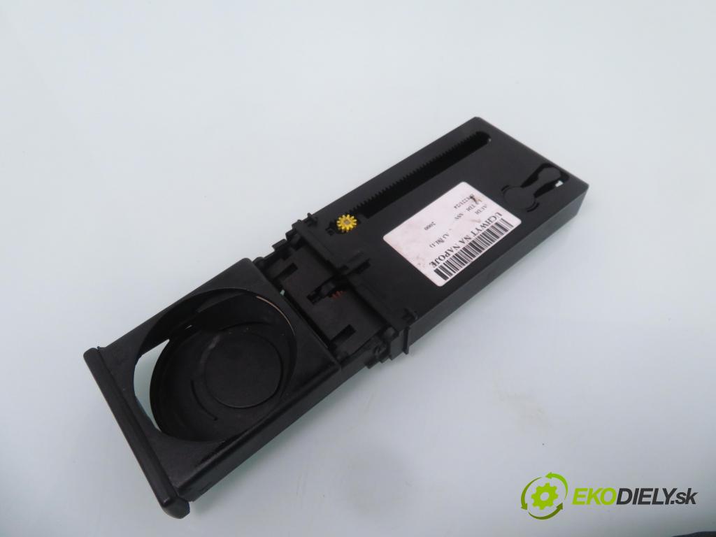 AUDI A3 (8L1) HB 2000 81,00 1.9 TDI - ASV 1896,00 Držiak na nápoje 8L0862534C (Úchyty, držiaky na nápoje)