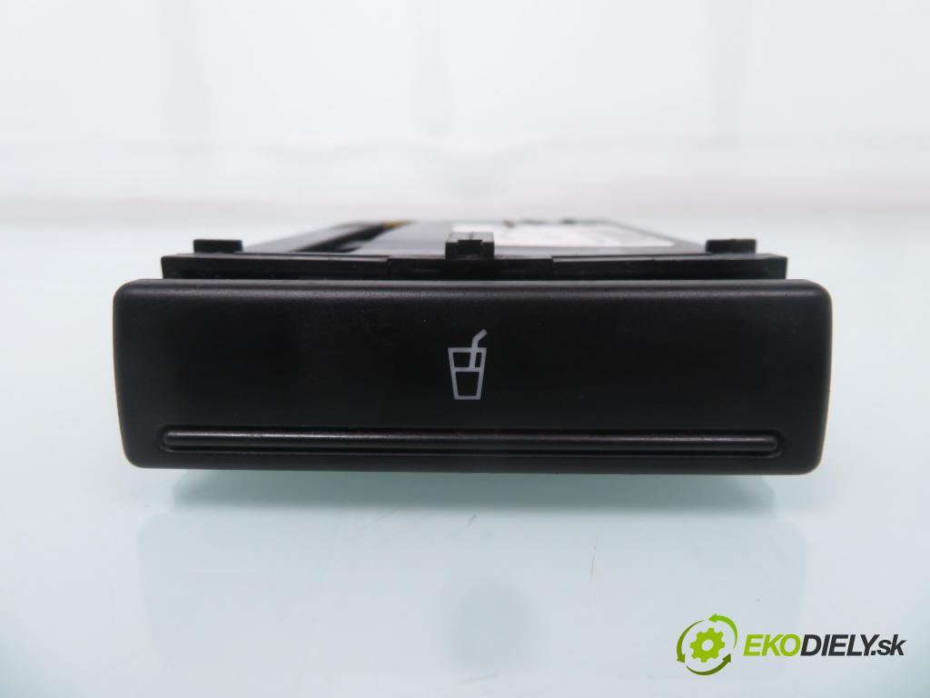 AUDI A3 (8L1) HB 2000 81,00 1.9 TDI - ASV 1896,00 Držiak na nápoje 8L0862534C (Úchyty, držiaky na nápoje)