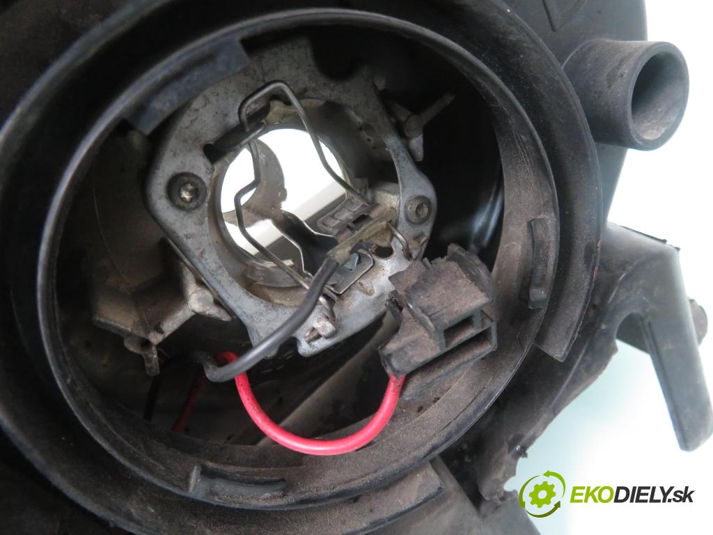 RENAULT SCENIC I (JA0/1_) MINIVAN 2002 75,00 1.9 dCi 102 - F9Q 732 1870,00 Svetlo PP 7700432093 ; 1101047602 ; 89002991