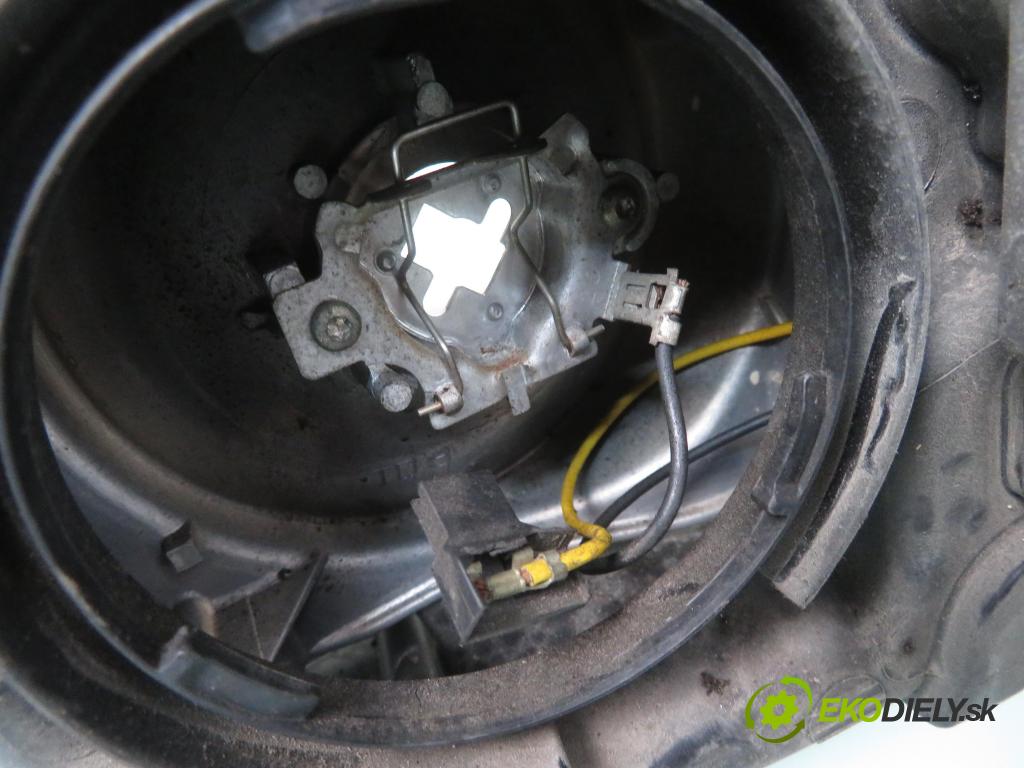 RENAULT SCENIC I (JA0/1_) MINIVAN 2002 75,00 1.9 dCi 102 - F9Q 732 1870,00 Svetlo PP 7700432093 ; 1101047602 ; 89002991