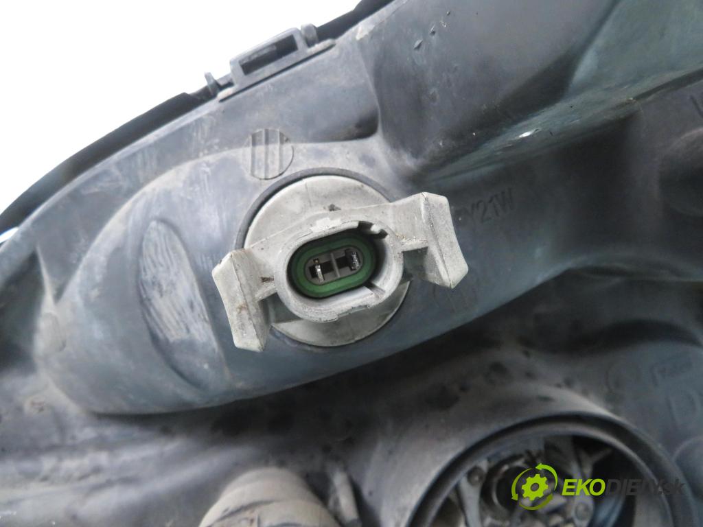 RENAULT SCENIC I (JA0/1_) MINIVAN 2002 75,00 1.9 dCi 102 - F9Q 732 1870,00 Svetlo PP 7700432093 ; 1101047602 ; 89002991
