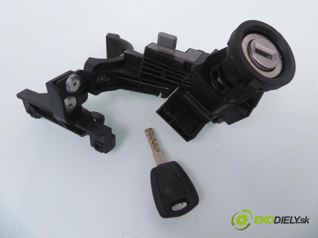 FIAT GRANDE PUNTO (199_) HB 2011 48,00 1.2 - 199 A4.000 1242,00 spinačka 518655430 (Spínacie skrinky a kľúče)