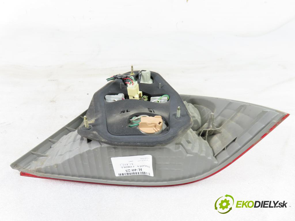 TOYOTA COROLLA (_E12_) HB 2004 66,00 2.0 D-4D 1995,00 světlo levé zadní