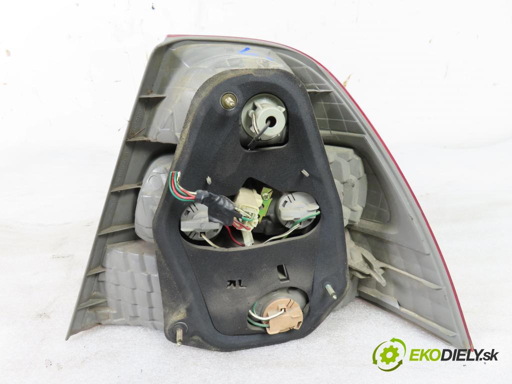 TOYOTA COROLLA (_E12_) HB 2004 66,00 2.0 D-4D 1995,00 světlo levé zadní