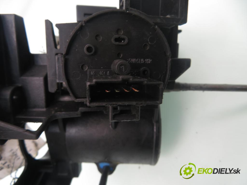 OPEL MERIVA A nadwozie wielkoprzestrzenne (MPV) (X03) HB 2006 74,00 1.7 CDTI 101 - Z 17 DT 1686,00 spinačka 90589313 ; 90589389 ; 24413106 (Spínacie skrinky a kľúče)