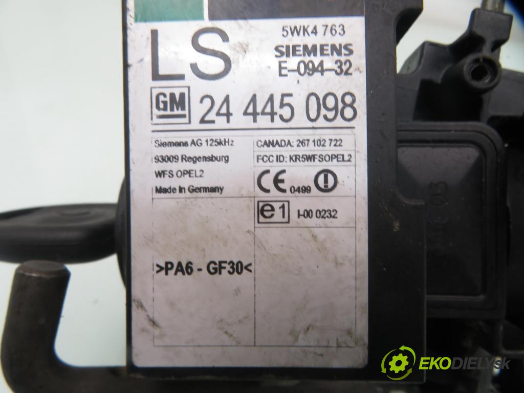 OPEL MERIVA A nadwozie wielkoprzestrzenne (MPV) (X03) HB 2006 74,00 1.7 CDTI 101 - Z 17 DT 1686,00 spinačka 90589313 ; 90589389 ; 24413106 (Spínacie skrinky a kľúče)