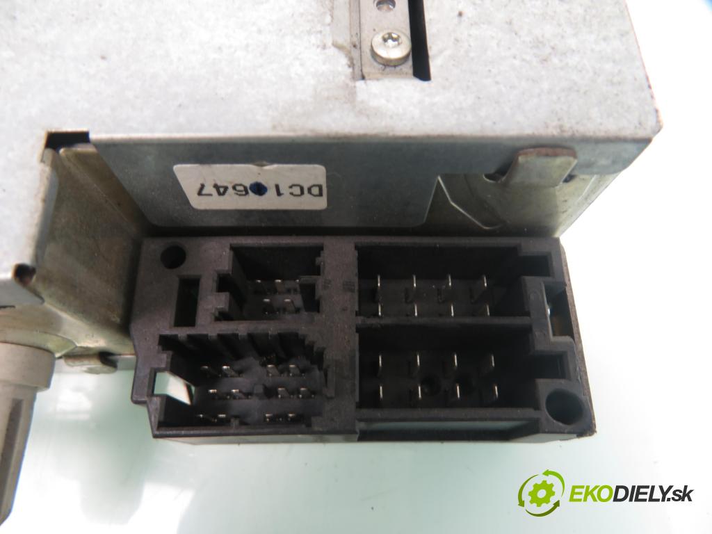 RENAULT SCENIC II (JM0/1_) MINIVAN 2006 110,00 2.0 dCi (JM1K) - M9R 700 1995,00 RADIO CD 8200562686T ; 8200562686