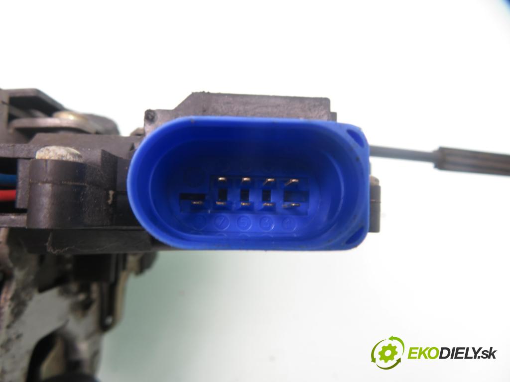 SEAT ALTEA (5P1) MINIVAN 2004 75,00 1.6 102 1595,00 zámok 3D1837015