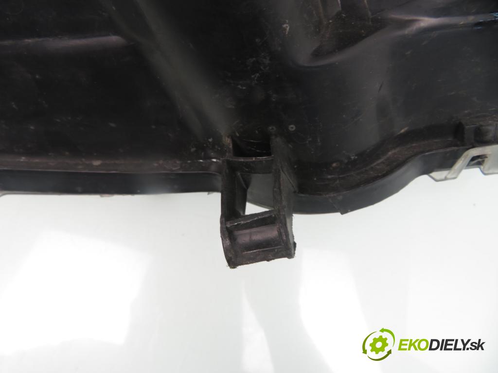 OPEL ASTRA G liftback (T98) HB 2000 66,00 1.4 16V - Z 14 XE 1389,00 Svetlo LP 084421116L