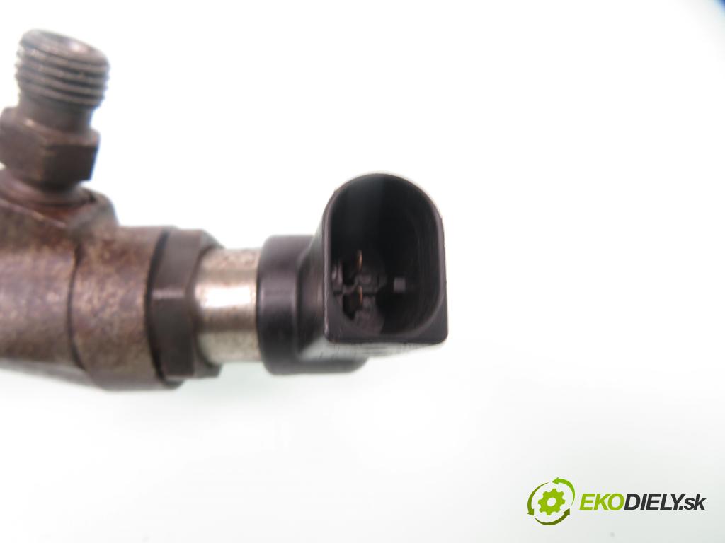 FORD FOCUS II (DA_, HCP) HB 2006 85,00 1.8 TDCi 115 - KKDA 1753,00 vstrekovač 4M5Q9F593AD (Vstrekovače)