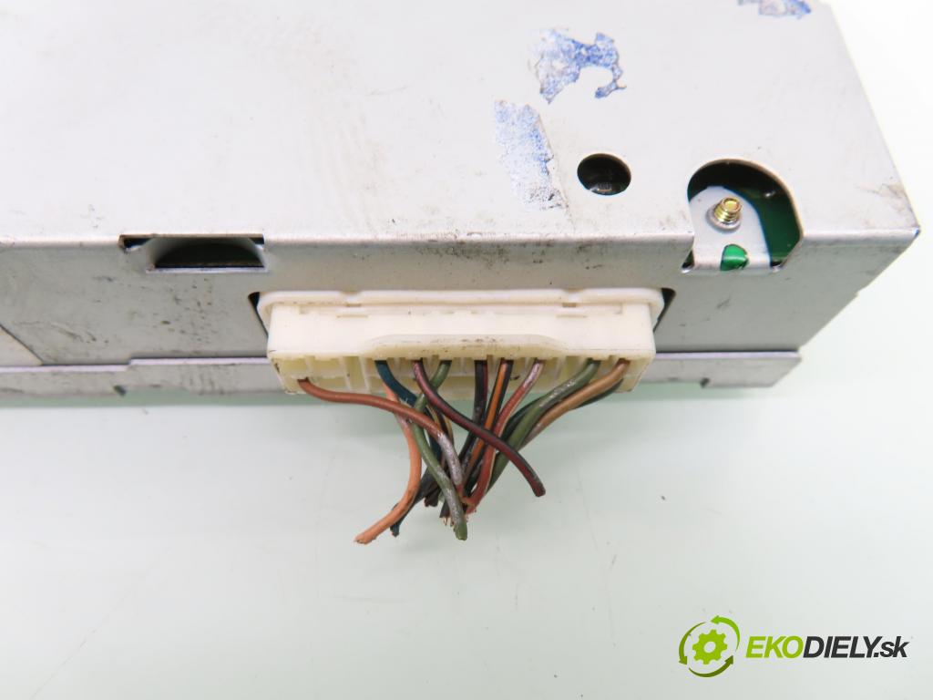 TOYOTA YARIS (_P1_) HB 1999 50,00 1.0 VVT- i 68 - 1SZ-FE 998,00 RADIO Modul 861200D011 ; 861100D011B1