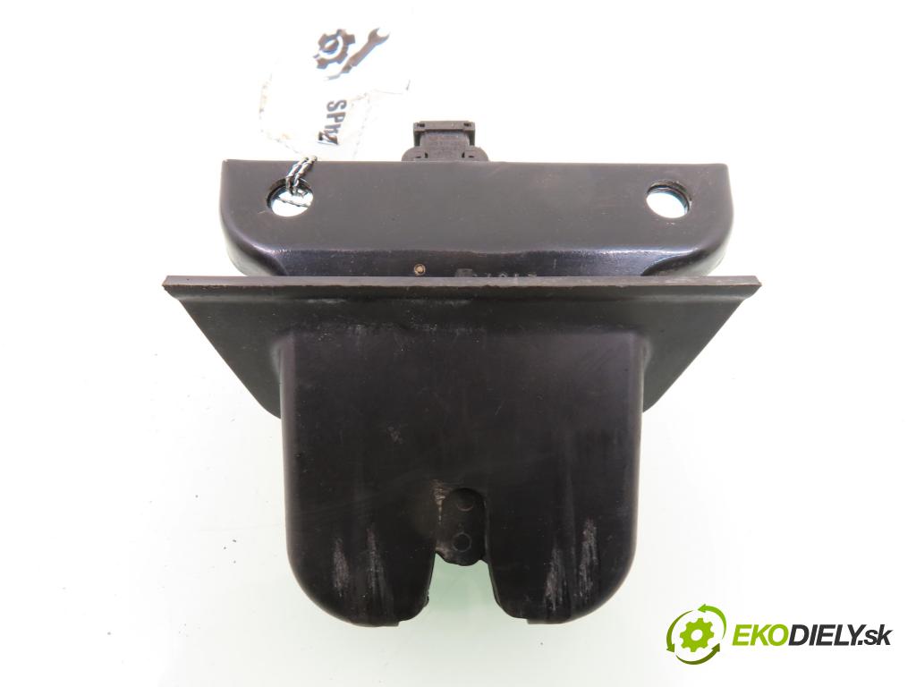 AUDI A2 (8Z0) HB 2000 55,00 1.4 - AUA 1390,00 zámok dveří kufr EL. 8Z0827520