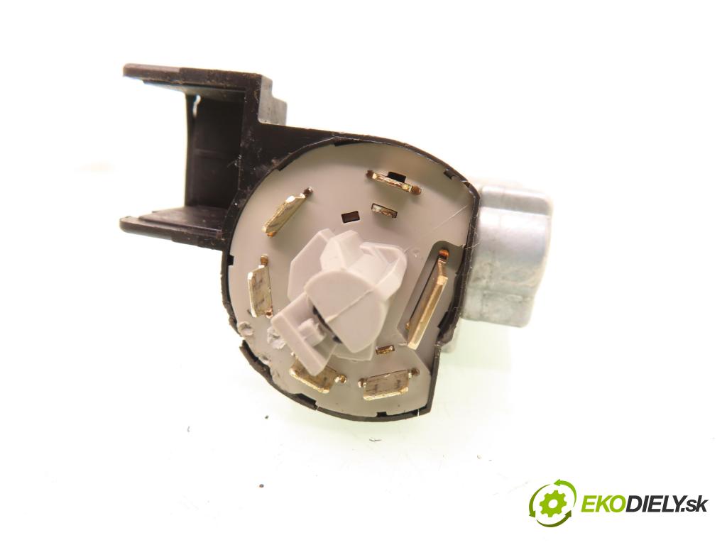 OPEL VECTRA B (J96) SEDAN 2000 85,00 1.8 i 16V ECOTEC  X 18 XE 1799,00 spinačka 26037948 ; 26037951 (Spínacie skrinky a kľúče)