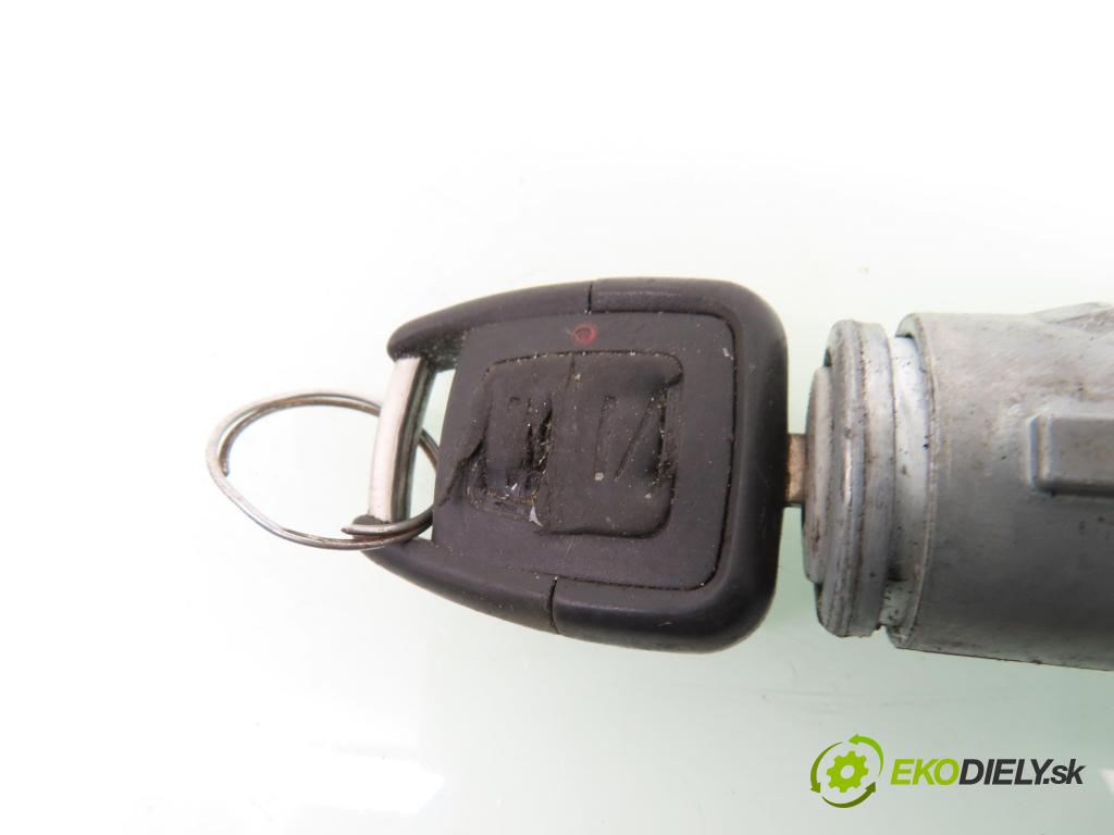 OPEL VECTRA B (J96) SEDAN 2000 85,00 1.8 i 16V ECOTEC  X 18 XE 1799,00 spinačka 26037948 ; 26037951 (Spínacie skrinky a kľúče)