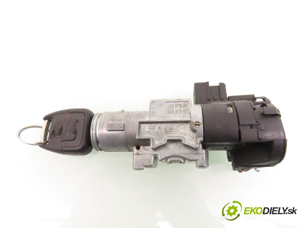 OPEL VECTRA B (J96) SEDAN 2000 85,00 1.8 i 16V ECOTEC  X 18 XE 1799,00 spinačka 26037948 ; 26037951 (Spínacie skrinky a kľúče)