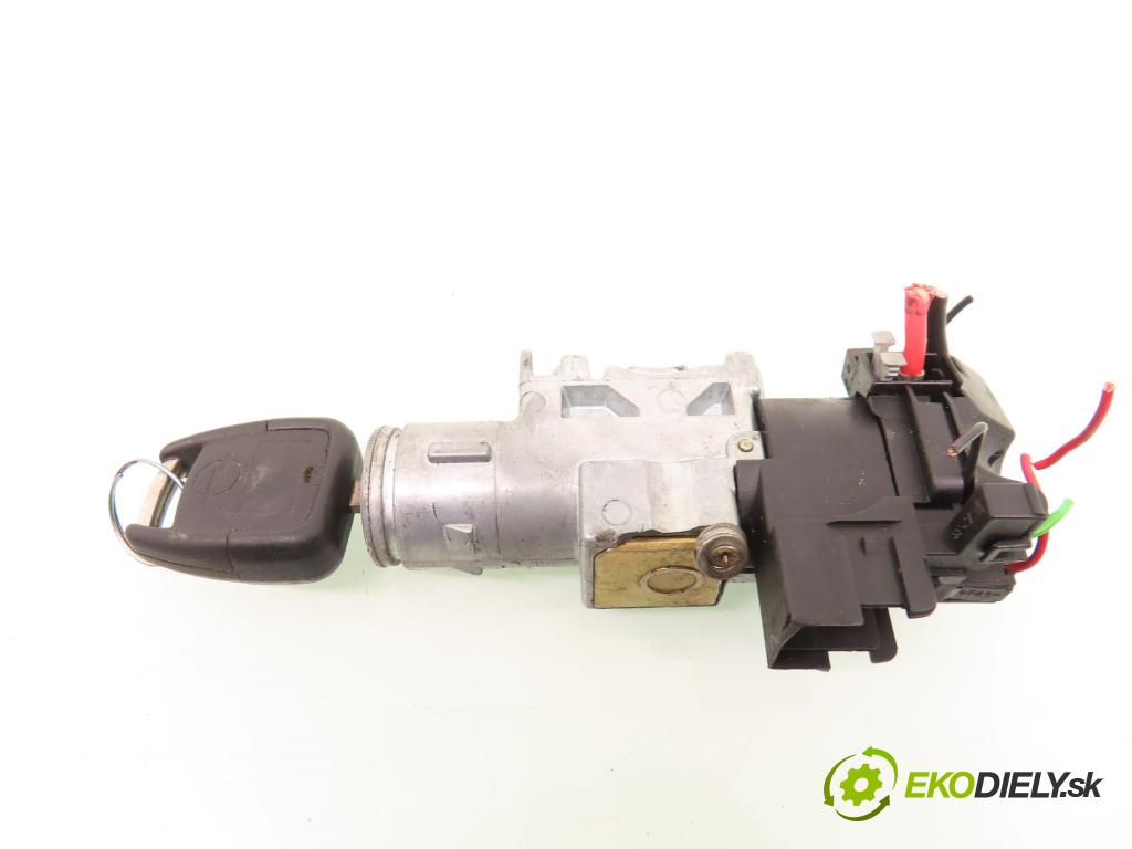 OPEL VECTRA B (J96) SEDAN 2000 85,00 1.8 i 16V ECOTEC  X 18 XE 1799,00 spinačka 26037948 ; 26037951 (Spínacie skrinky a kľúče)