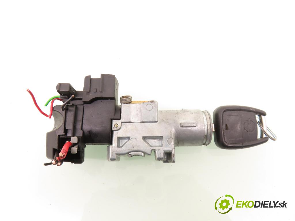 OPEL VECTRA B (J96) SEDAN 2000 85,00 1.8 i 16V ECOTEC  X 18 XE 1799,00 spinačka 26037948 ; 26037951 (Spínacie skrinky a kľúče)