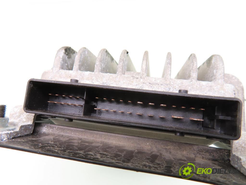 AUDI A3 (8P1) HB 2006 103,00 2.0 TDI PD 16V 140 1968,00 Zosilňovač 8P3035223 (Zosilňovače)