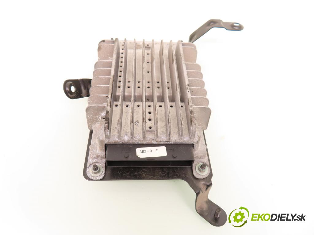 AUDI A3 (8P1) HB 2006 103,00 2.0 TDI PD 16V 140 1968,00 Zosilňovač 8P3035223 (Zosilňovače)