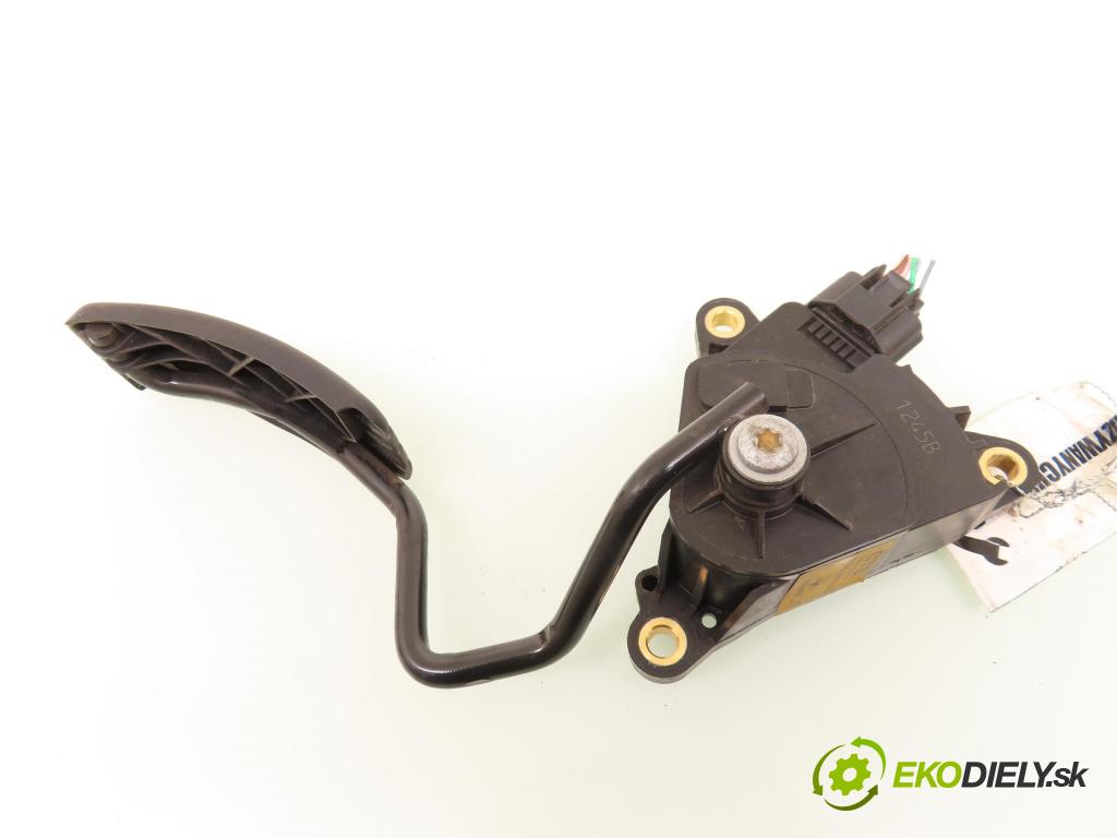 RENAULT MODUS / GRAND MODUS (F/JP0_) HB 2005 65,00 1.6 (JP0L, JP0V) - K4M 794 1598,00 Potenciometer plynu 8200139319 (Pedále)