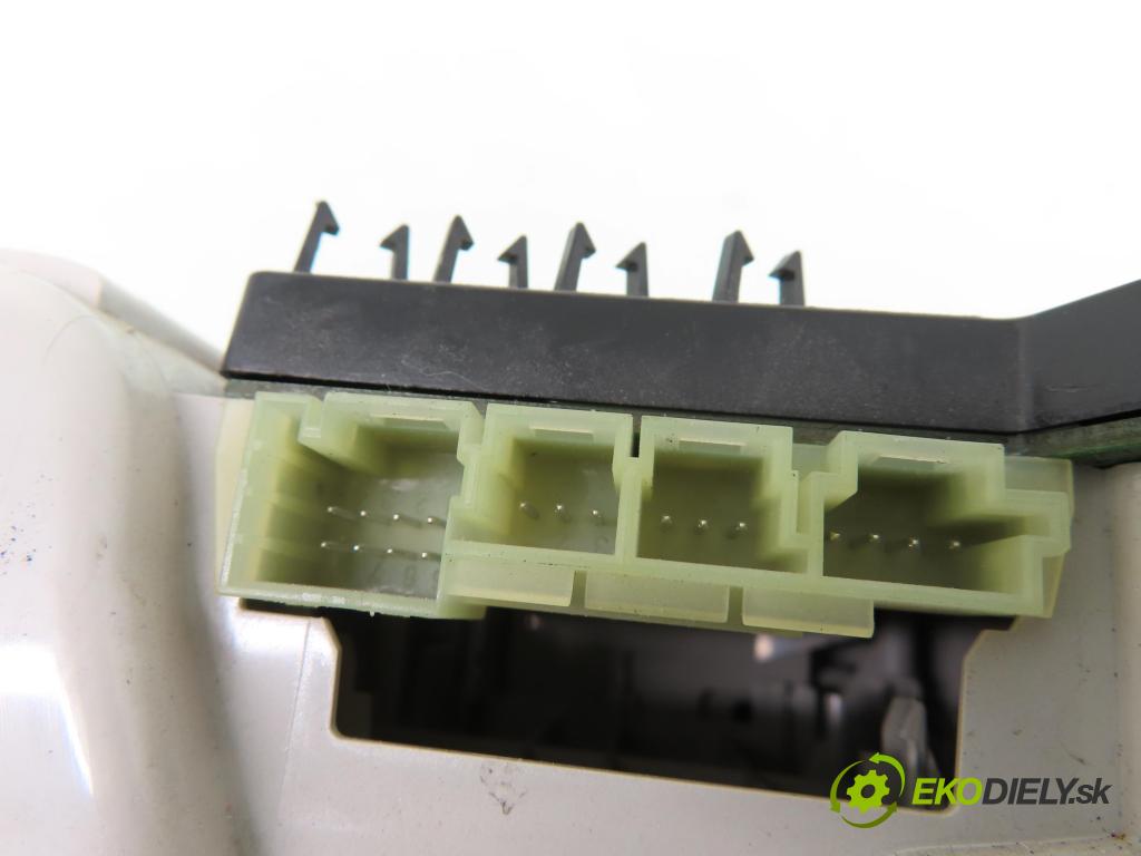 MERCEDES-BENZ GLE (W166) SUV 2015 150,00 250 d 4-matic (166.004) - OM 651.960 2143,00 osvětlení kabina A1669066802