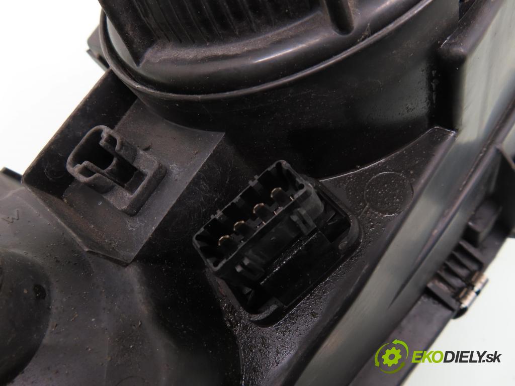 VOLVO S60 I (384) SEDAN 2001 132,00 2.0 T - B 5204 T5 1984,00 Svetlo LP 8662597 ; 89004606