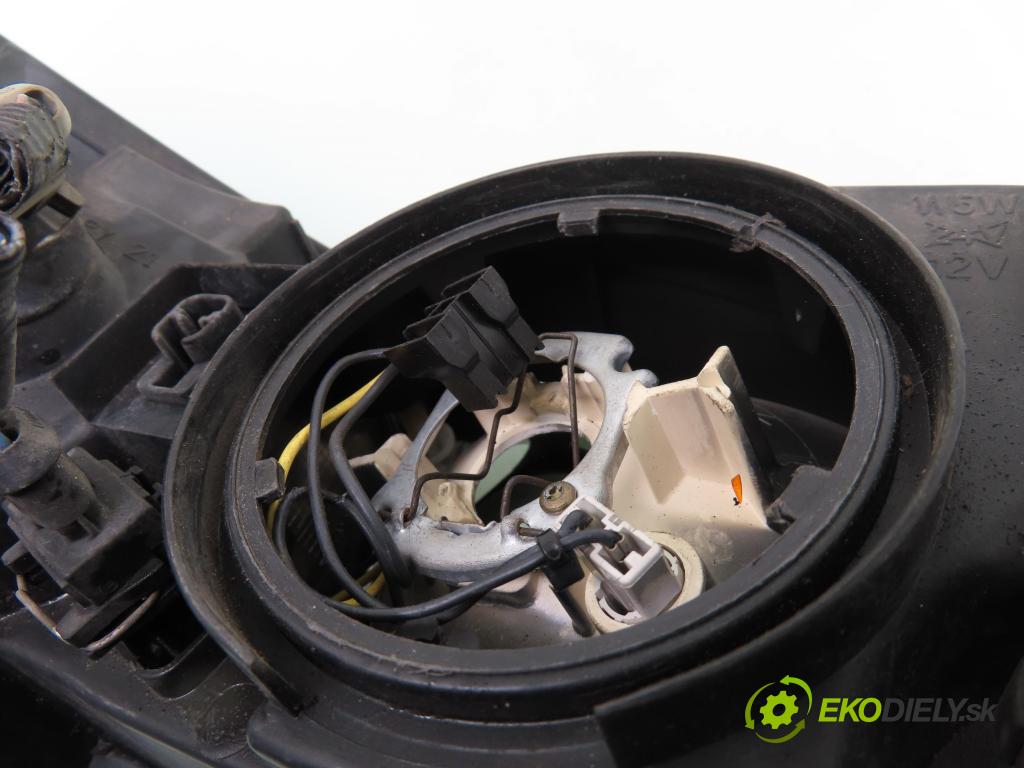 VOLVO S60 I (384) SEDAN 2001 132,00 2.0 T - B 5204 T5 1984,00 Svetlo LP 8662597 ; 89004606