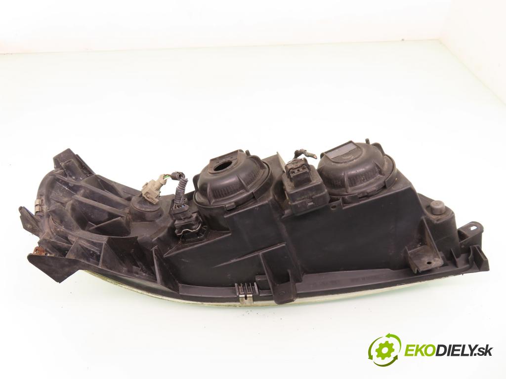 VOLVO S60 I (384) SEDAN 2001 132,00 2.0 T - B 5204 T5 1984,00 Svetlo LP 8662597 ; 89004606