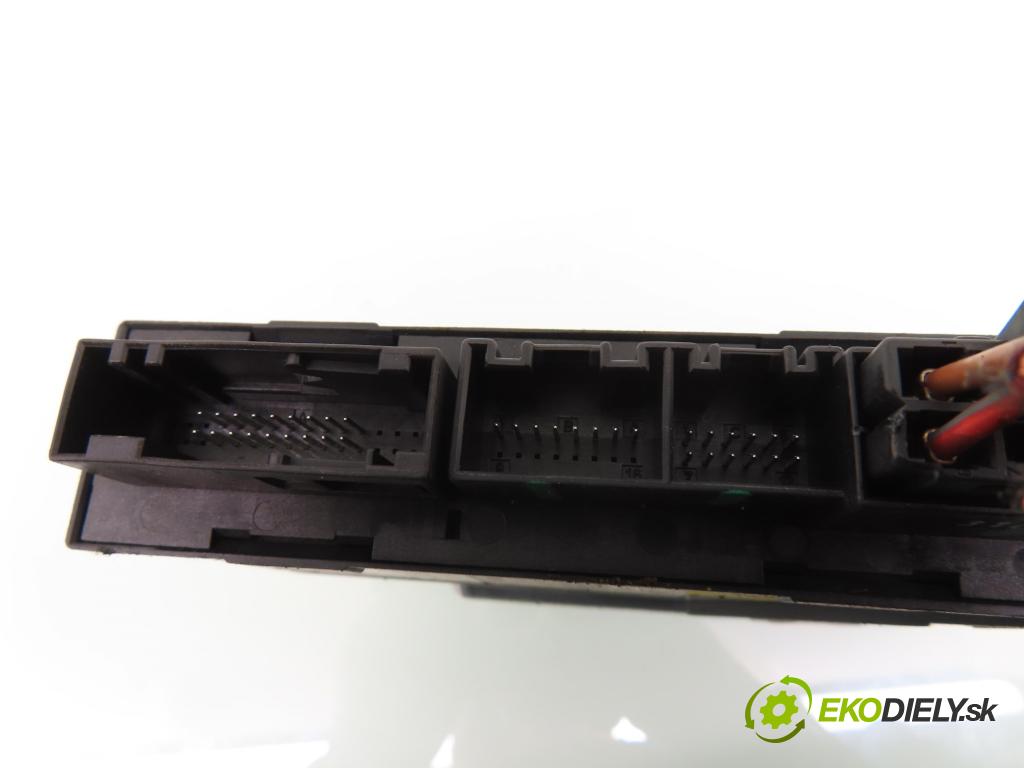 AUDI A2 (8Z0) HB 2000 55,00 1.4 - AUA 1390,00 motorek sťahovaní oken LP 8Z1959801 ; 5WK48718BBF ; 0130821764