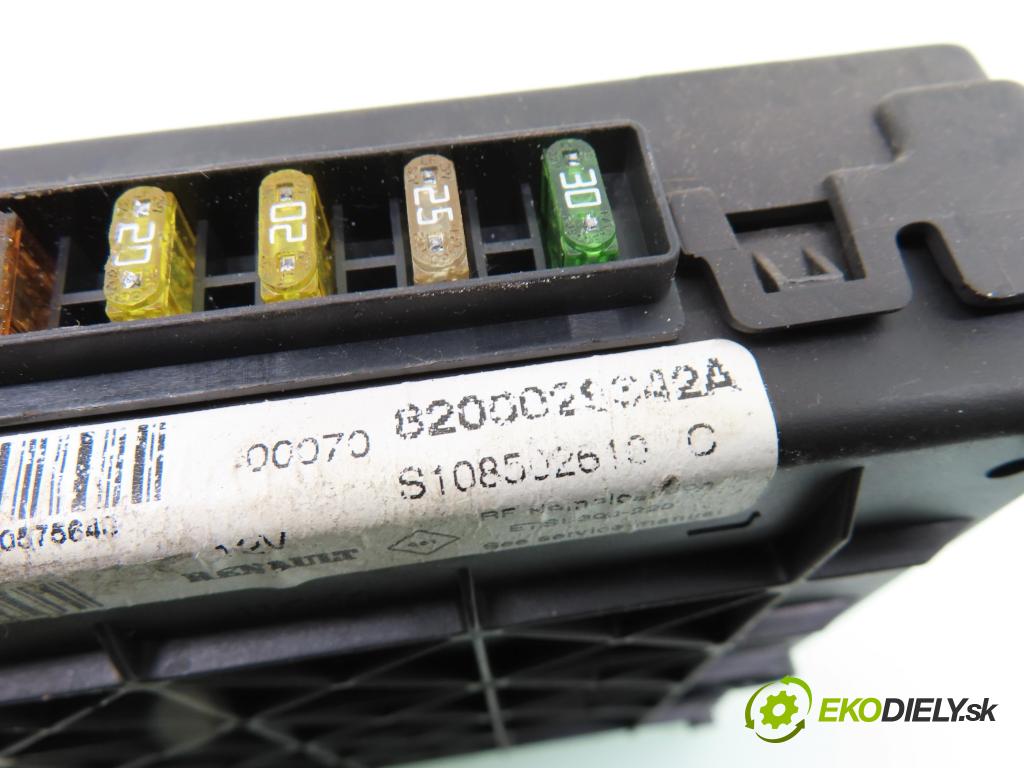 RENAULT SCENIC I (JA0/1_) MINIVAN 2000 79,00 1.6 16V 107 - K4M 700 1598,00 MODUL BSI 8200029342A ; S108502610C