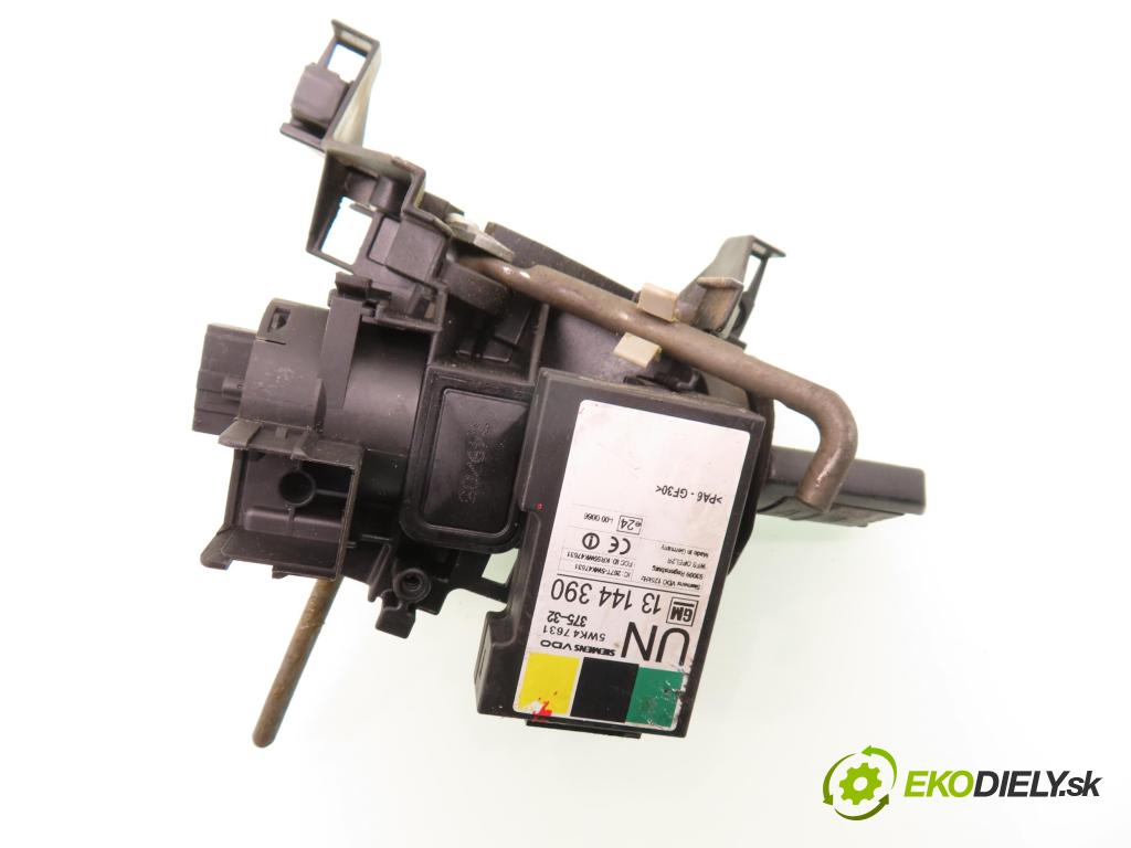 OPEL MERIVA A nadwozie wielkoprzestrzenne (MPV) (X03) HB 2005 66,00 1.4 16V Twinport - Z 14 XEP 1364,00 spinačka 90589313 ; 90589389 ; 24413106 (Spínacie skrinky a kľúče)