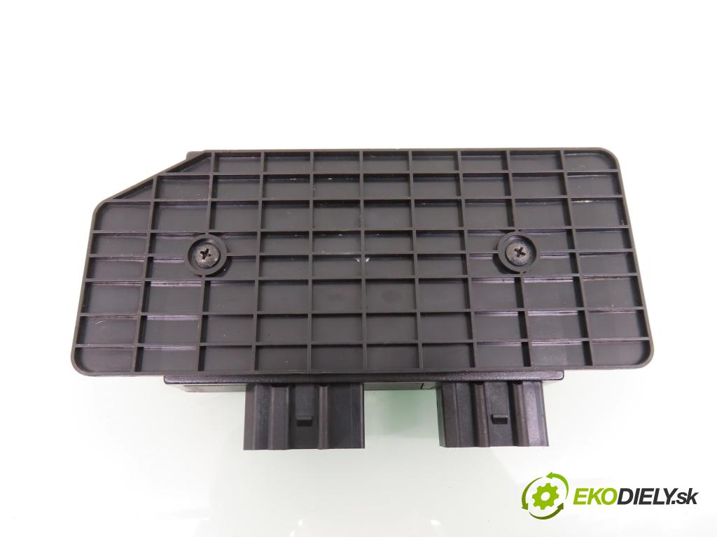 VW PASSAT B5 (3B2) SEDAN 1997 74,00 1.6 - AHL 1595,00 MODUL komfortu 3B0959796