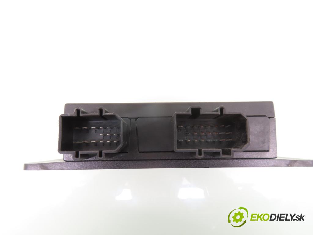 VW PASSAT B5 (3B2) SEDAN 1997 74,00 1.6 - AHL 1595,00 MODUL komfortu 3B0959796