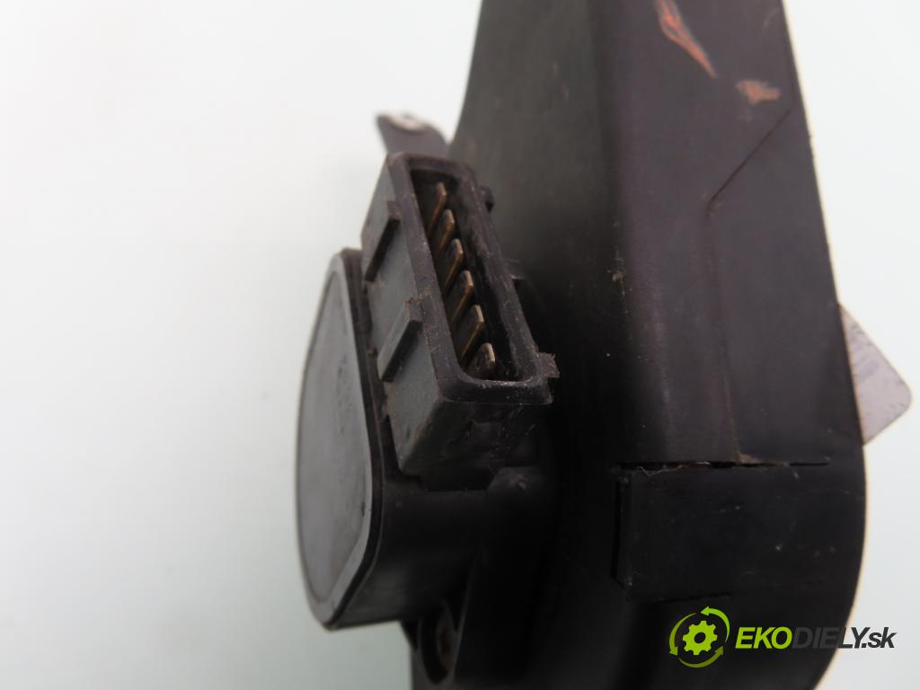 RENAULT SCENIC I (JA0/1_) MINIVAN 2001 75,00 1.9 dCi 102 - F9Q 732 1870,00 Potenciometer plynu 7700431919 (Pedále)