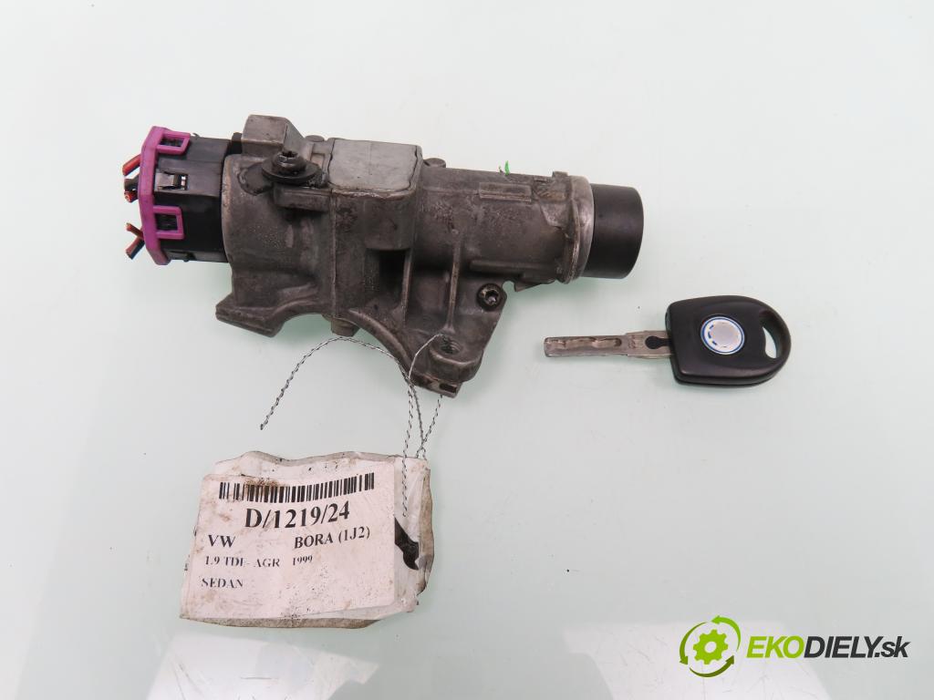 VW BORA (1J2) SEDAN 1999 66,00 1.9 TDI - AGR 1896,00 spinačka 4D0905851C (Spínacie skrinky a kľúče)