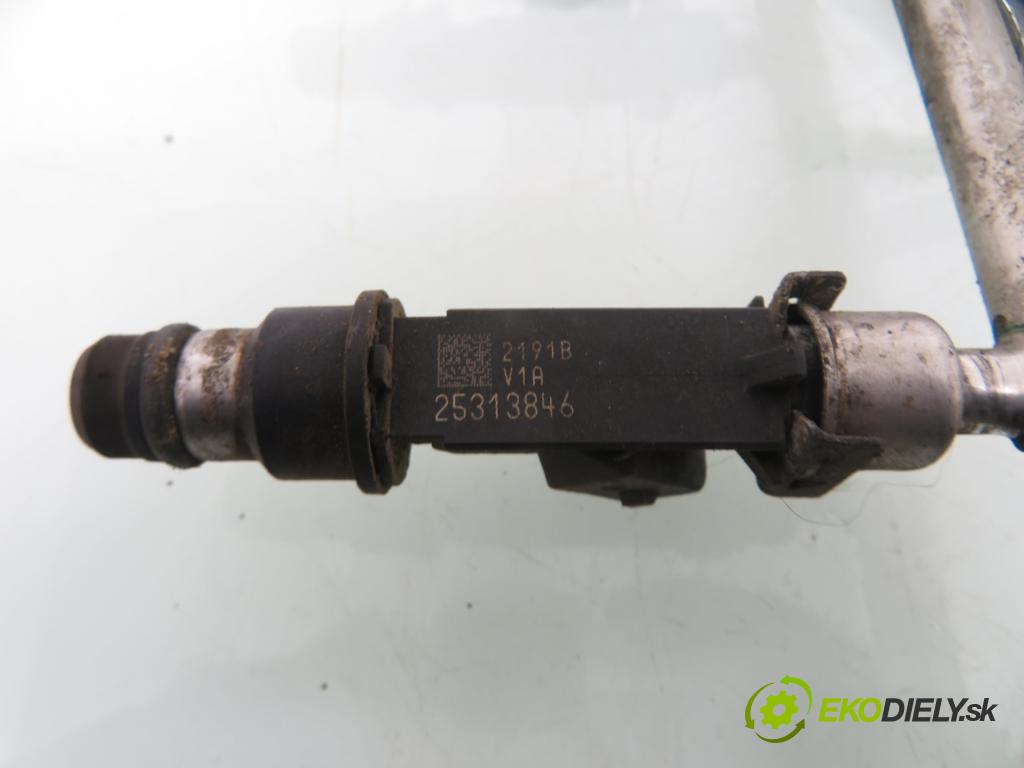 OPEL ZAFIRA A Nadwozie Wielkopojemne (MPV) (T98)  MINIVAN 2001 74,00 1.6 16V - X 16 XEL 1598,00 Lišta vstrekovacia 25313846 (Vstrekovacie lišty)