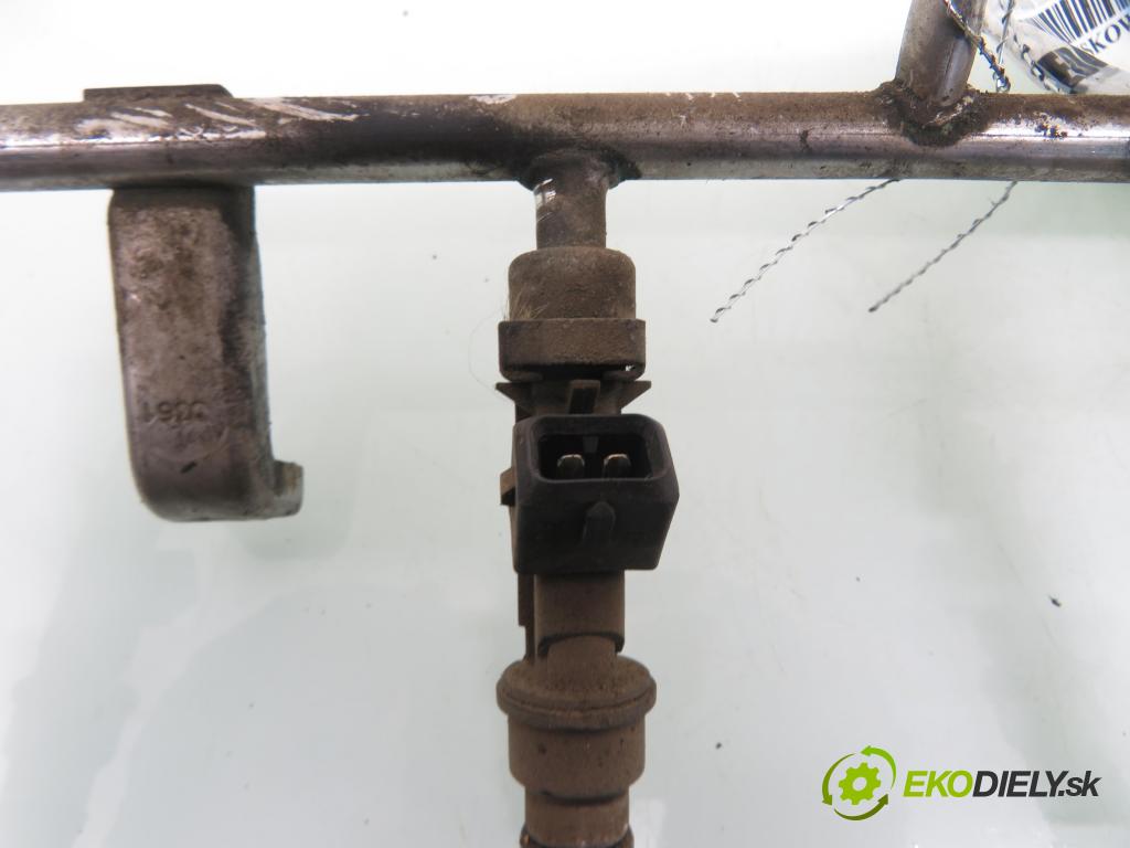 OPEL ZAFIRA A Nadwozie Wielkopojemne (MPV) (T98)  MINIVAN 2001 74,00 1.6 16V - X 16 XEL 1598,00 Lišta vstrekovacia 25313846 (Vstrekovacie lišty)