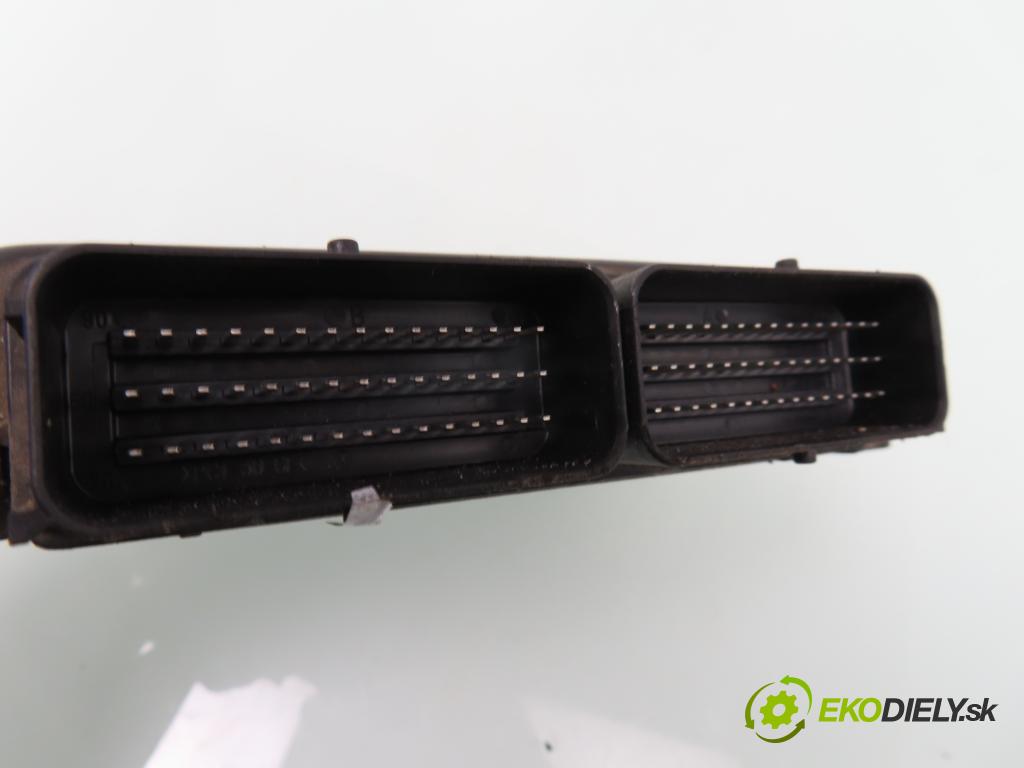 RENAULT SCENIC I (JA0/1_) MINIVAN 2000 79,00 1.6 16V 107 - K4M 700 1598,00 Riadiaca jednotka Motor 8200059086 ; S110138000 ; 8200044437