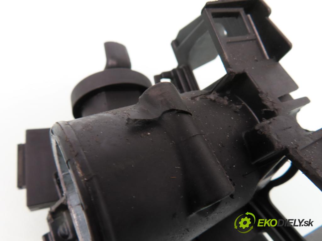 OPEL ZAFIRA A Nadwozie Wielkopojemne (MPV) (T98)  MINIVAN 2002 74,00 2.0 DTI 16V 101 - Y 20 DTH 1995,00 spinačka 90589313 ; 90589389 ; 24445098 (Spínacie skrinky a kľúče)