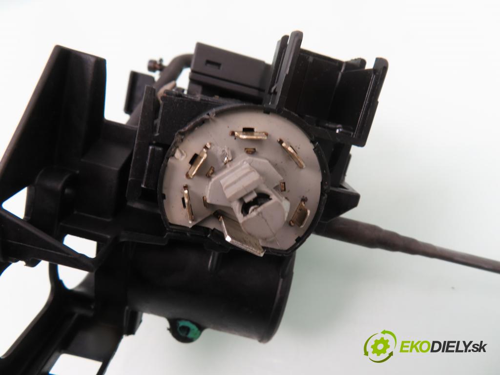 OPEL ZAFIRA A Nadwozie Wielkopojemne (MPV) (T98)  MINIVAN 2002 74,00 2.0 DTI 16V 101 - Y 20 DTH 1995,00 spinačka 90589313 ; 90589389 ; 24445098 (Spínacie skrinky a kľúče)