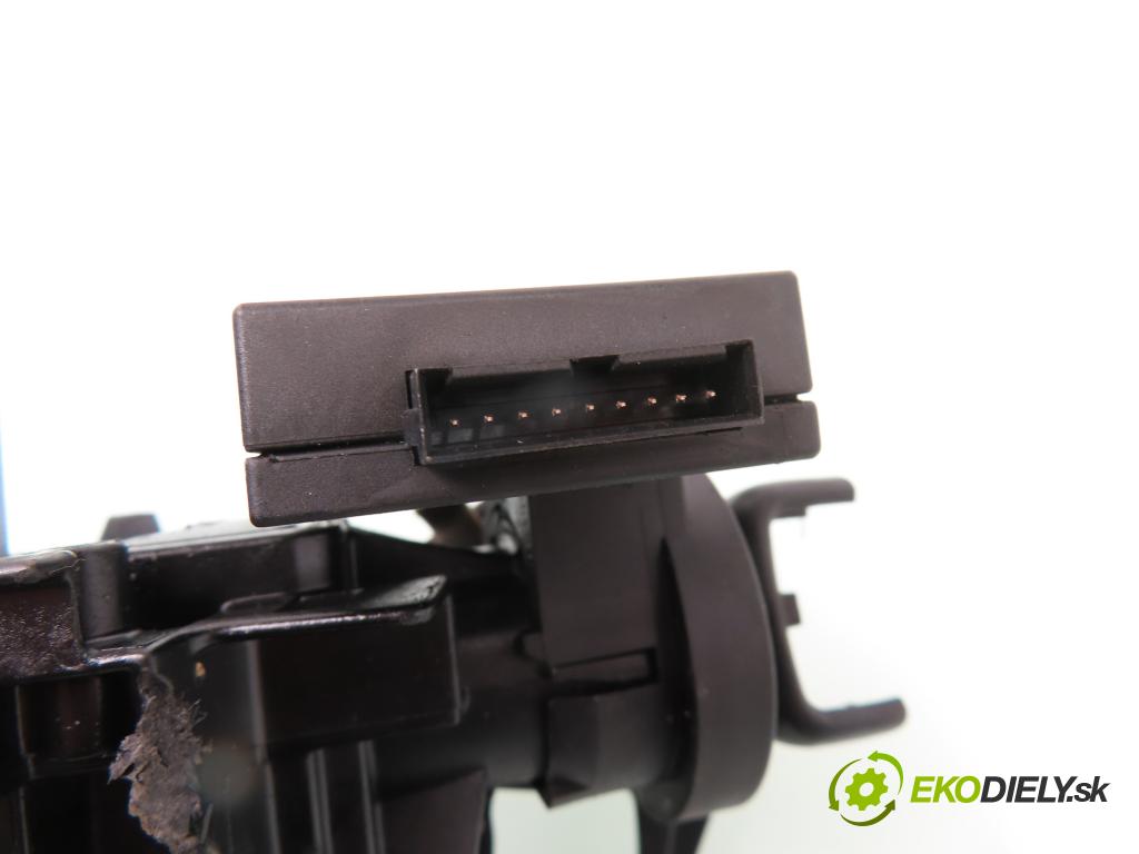 OPEL ZAFIRA A Nadwozie Wielkopojemne (MPV) (T98)  MINIVAN 2002 74,00 2.0 DTI 16V 101 - Y 20 DTH 1995,00 spinačka 90589313 ; 90589389 ; 24445098 (Spínacie skrinky a kľúče)