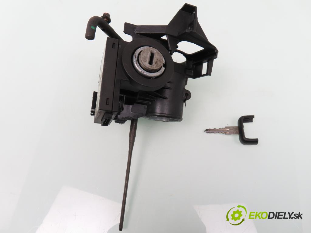 OPEL ZAFIRA A Nadwozie Wielkopojemne (MPV) (T98)  MINIVAN 2002 74,00 2.0 DTI 16V 101 - Y 20 DTH 1995,00 spinačka 90589313 ; 90589389 ; 24445098 (Spínacie skrinky a kľúče)