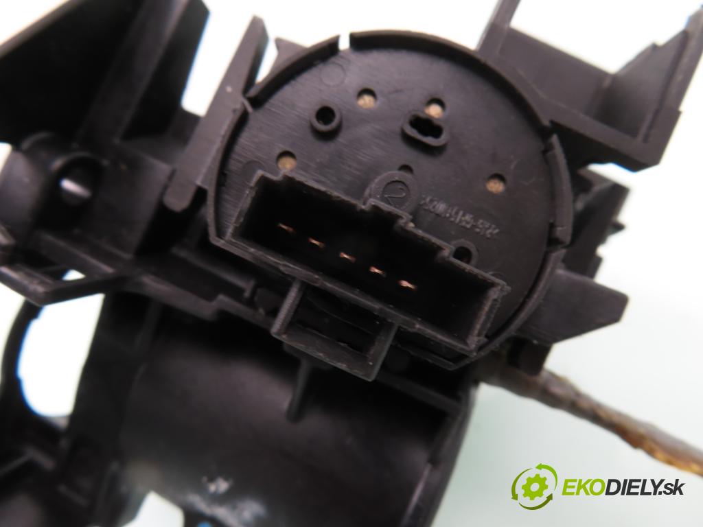 OPEL MERIVA A nadwozie wielkoprzestrzenne (MPV) (X03) HB 2006 74,00 1.7 CDTI 101 - Z 17 DT 1686,00 spinačka 90589313 ; 90589389 ; 24413106 (Spínacie skrinky a kľúče)