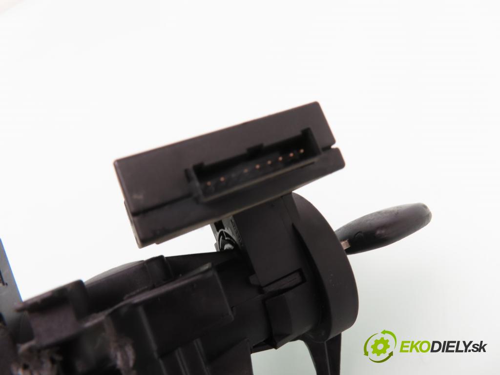 OPEL CORSA C (X01) HB 2003 51,00 1.3 CDTI - Z 13 DT 1248,00 spinačka 90589313 ; 90589389 ; 24413106 (Spínacie skrinky a kľúče)