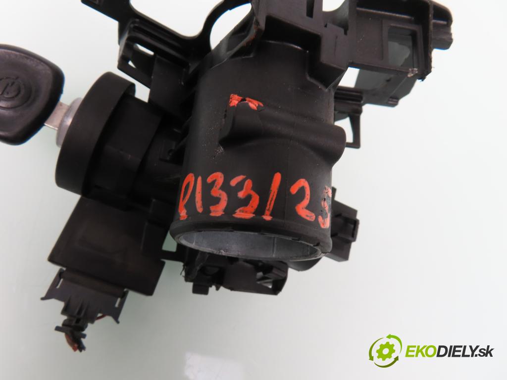 OPEL CORSA C (X01) HB 2003 51,00 1.3 CDTI - Z 13 DT 1248,00 spinačka 90589313 ; 90589389 ; 24413106 (Spínacie skrinky a kľúče)